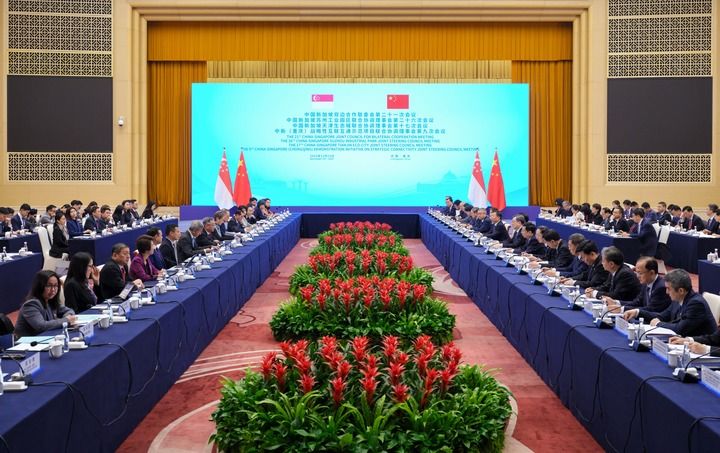 丁薛祥會見新加坡副總理顏金勇并共同主持中新雙邊合作機制會議